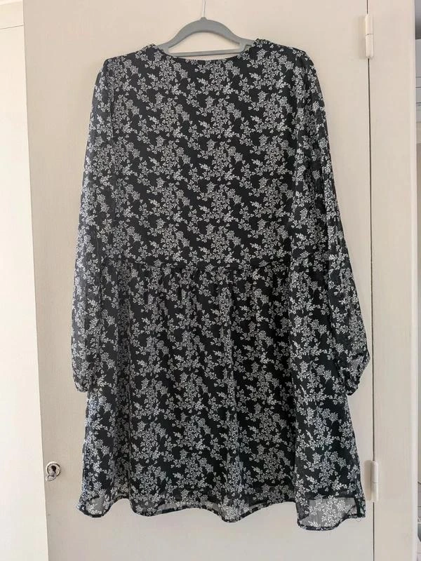 Muito bonito vestido floral tamanho 38 Kiabi – photo 7